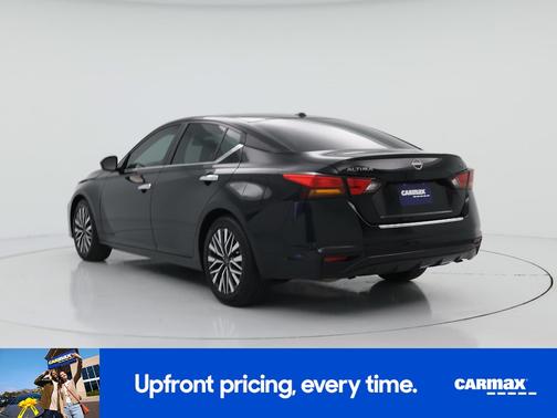 Black 2023 Nissan Altima SV