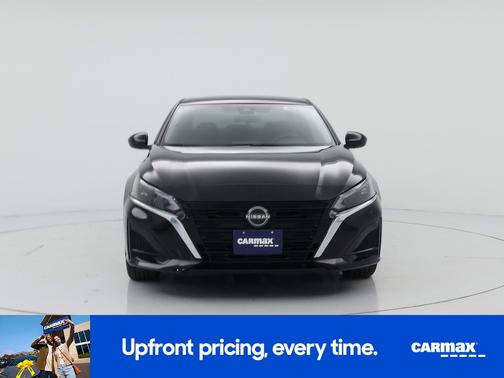 Black 2023 Nissan Altima SV