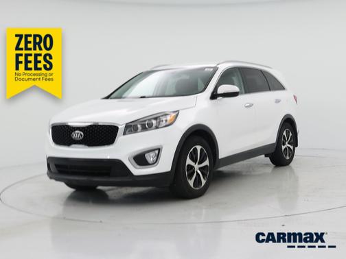 White 2017 Kia Sorento EX