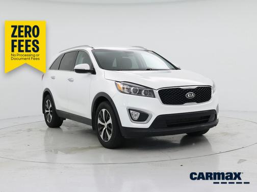 White 2017 Kia Sorento EX