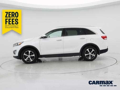 White 2017 Kia Sorento EX