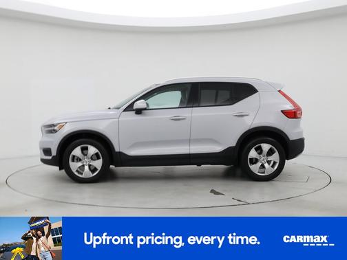 2022 Volvo XC40 T5 Momentum