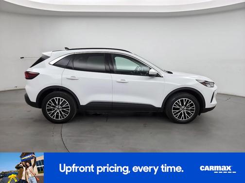 White 2023 Ford Escape PHEV