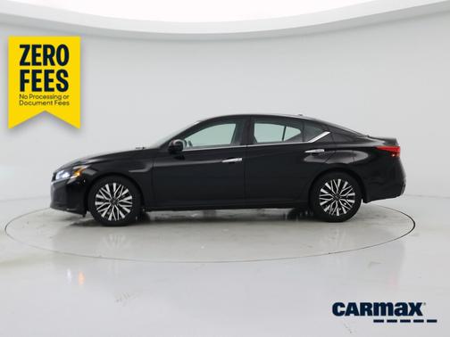 Black 2023 Nissan Altima SV