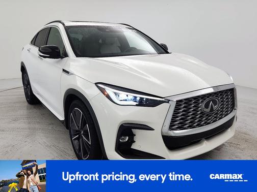 White 2023 INFINITI QX55 Essential