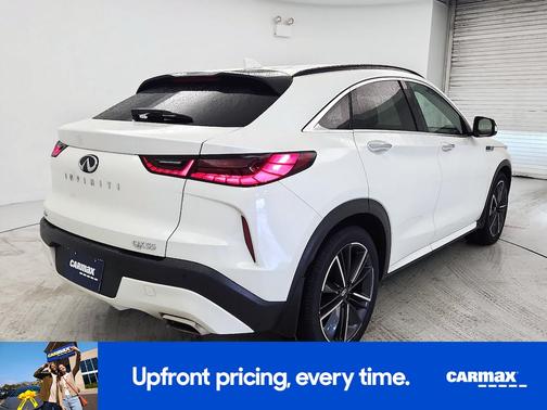 White 2023 INFINITI QX55 Essential