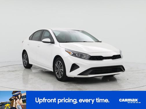 White 2024 Kia Forte LXS