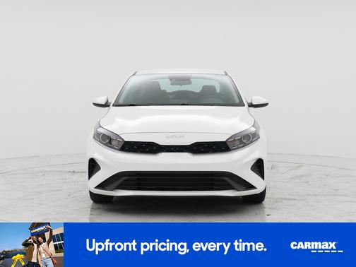 White 2024 Kia Forte LXS