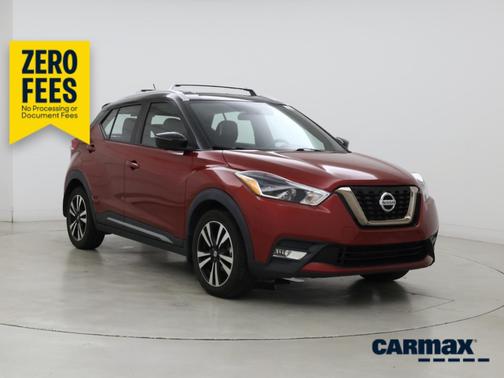 Red 2019 Nissan Kicks SR