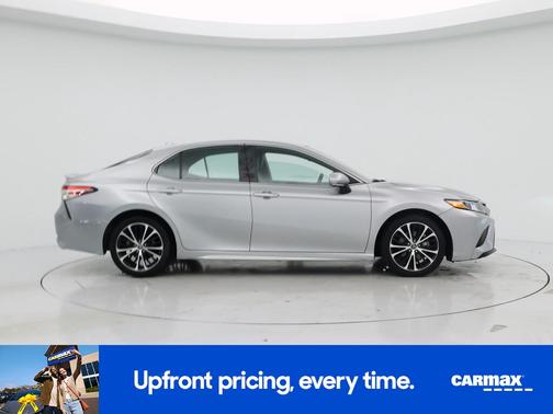Silver 2019 Toyota Camry SE