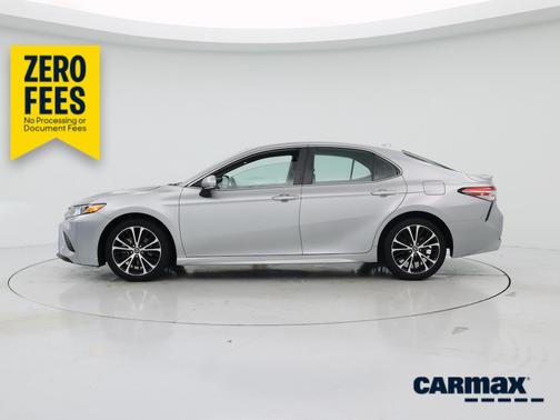 Silver 2019 Toyota Camry SE