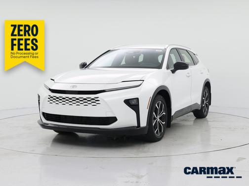White 2025 Toyota Crown Signia XLE
