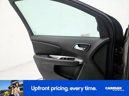 Gray 2019 Dodge Journey SE