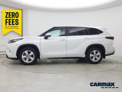 White 2024 Toyota Highlander LE