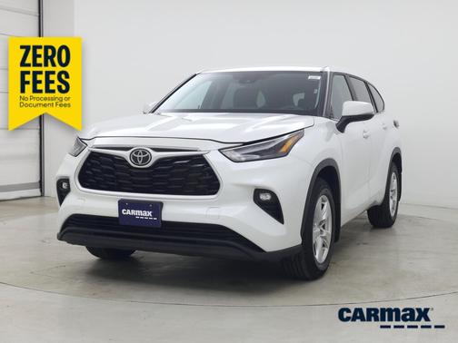 White 2024 Toyota Highlander LE