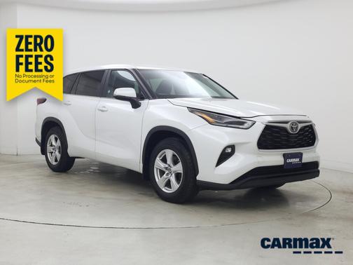 White 2024 Toyota Highlander LE