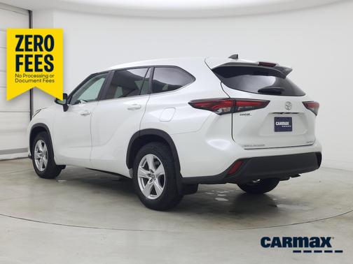 White 2024 Toyota Highlander LE