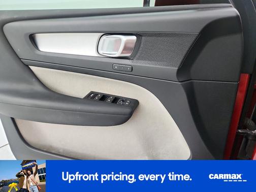 2019 Volvo XC40 T4 Momentum