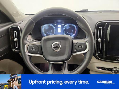 Red 2019 Volvo XC40 T4 Momentum