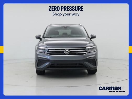 Gray 2024 Volkswagen Tiguan SE