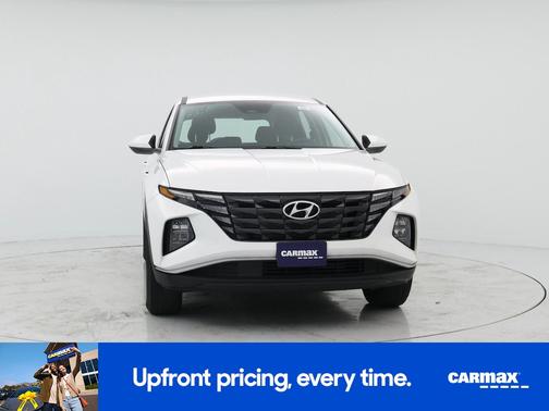 White 2023 Hyundai TUCSON SE