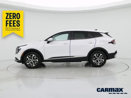 White 2025 Kia Sportage EX