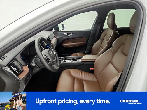 White 2023 Volvo XC60 B5 Plus Dark Theme