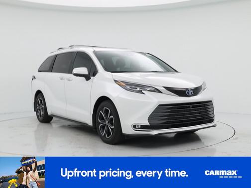 White 2025 Toyota Sienna Platinum