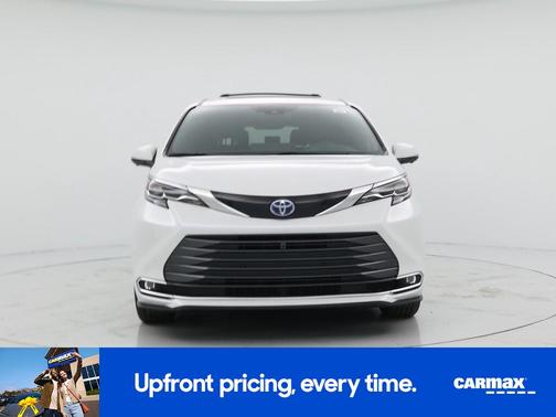 White 2025 Toyota Sienna Platinum