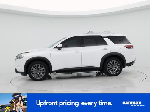 White 2025 Nissan Pathfinder SL