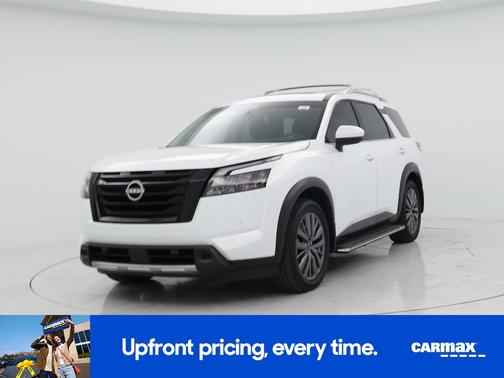 White 2025 Nissan Pathfinder SL