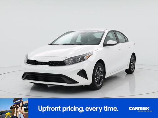 White 2024 Kia Forte LXS