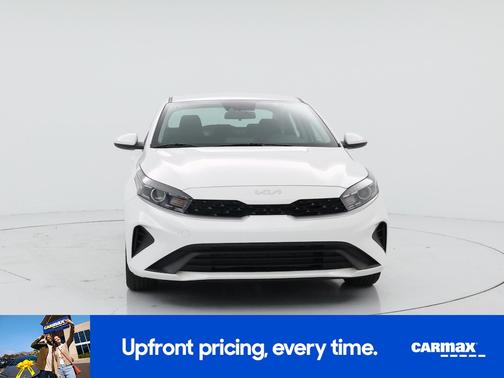 White 2024 Kia Forte LXS