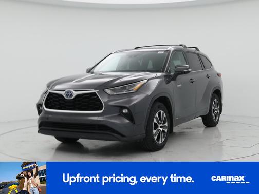 Gray 2021 Toyota Highlander Hybrid XLE