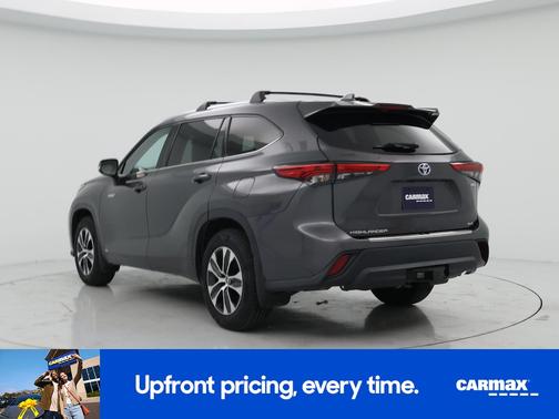 Gray 2021 Toyota Highlander Hybrid XLE
