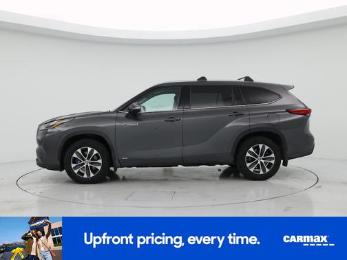 Gray 2021 Toyota Highlander Hybrid XLE