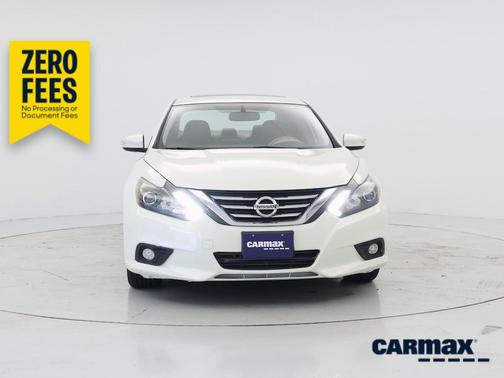 White 2017 Nissan Altima SL