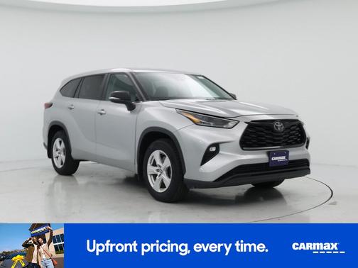 Silver 2024 Toyota Highlander LE