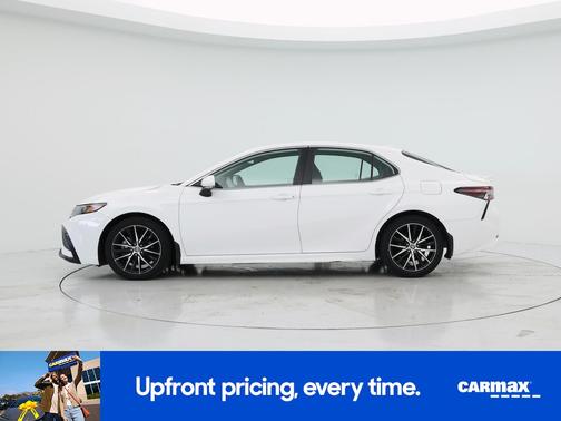 White 2023 Toyota Camry SE