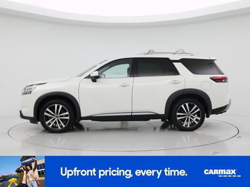 White 2023 Nissan Pathfinder Platinum