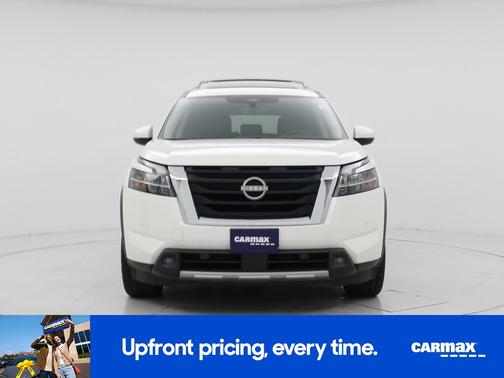 White 2023 Nissan Pathfinder Platinum