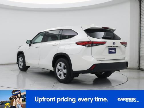 White 2020 Toyota Highlander Hybrid LE