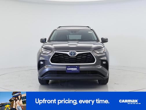Gray 2022 Toyota Highlander Hybrid XLE