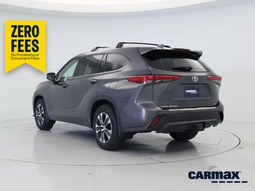 Gray 2022 Toyota Highlander Hybrid XLE