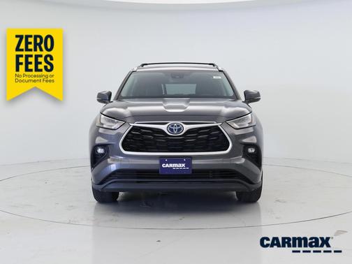 Gray 2022 Toyota Highlander Hybrid XLE