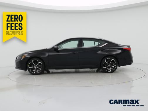 Black 2023 Nissan Altima SR