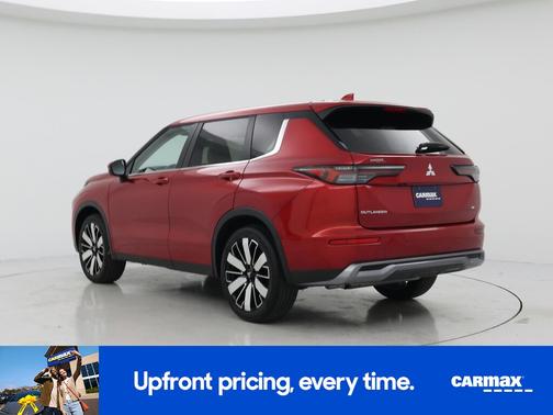 Red 2025 Mitsubishi Outlander SE