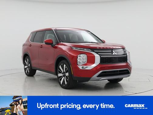 Red 2025 Mitsubishi Outlander SE