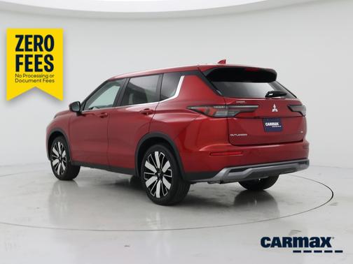 Red 2025 Mitsubishi Outlander SE