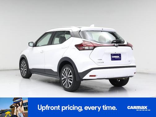 White 2023 Nissan Kicks SV
